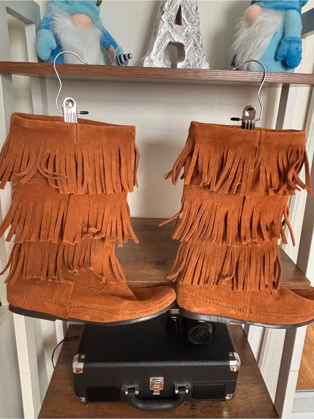 Minnetonka Tan Suede Fringe Moccasin Boots